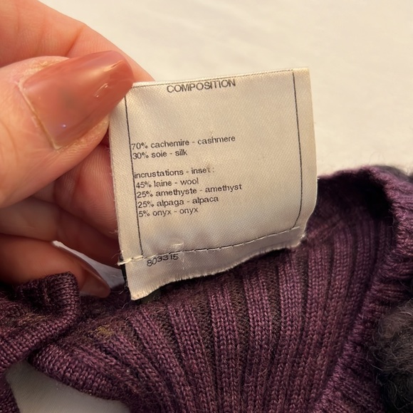 Chanel Cashmere sweater with detailed collar! - Picture 3 of 8